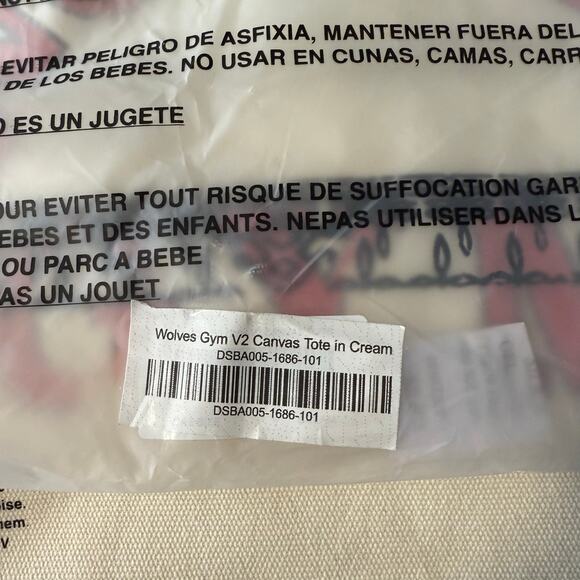 Wolves Gym V2 Canvas Tote in Cream - Picture 7 of 8